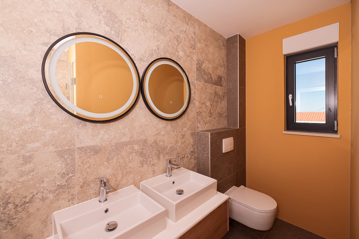 Luksuzni penthouse - zelo blizu morja, takoj vseljivo!