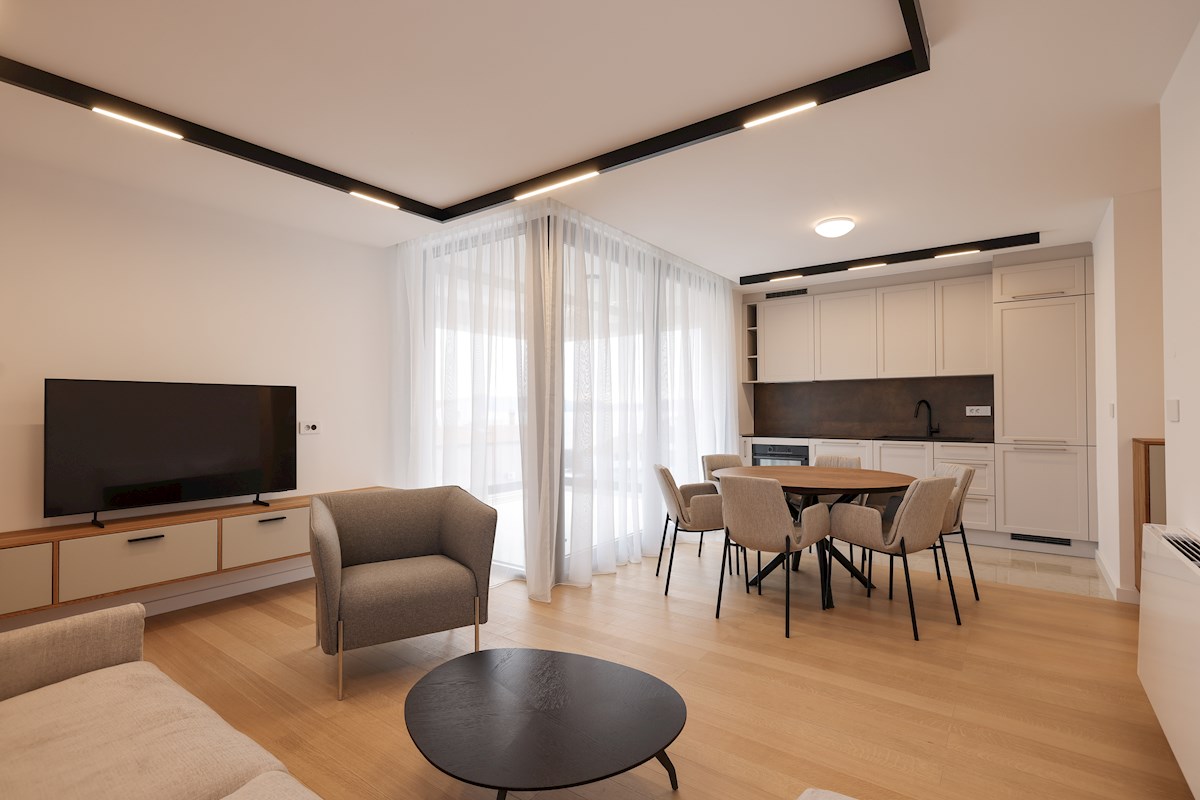Luksuzni penthouse - zelo blizu morja, takoj vseljivo!