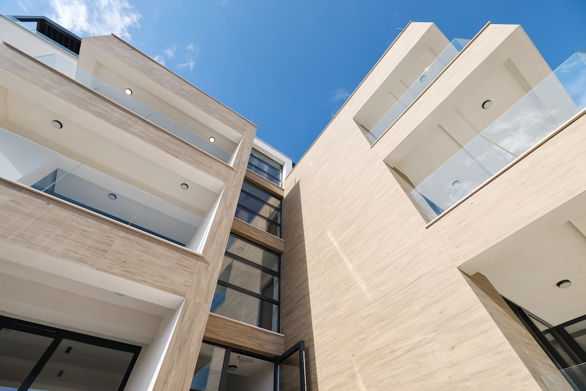 Luksuzni penthouse - zelo blizu morja, takoj vseljivo!