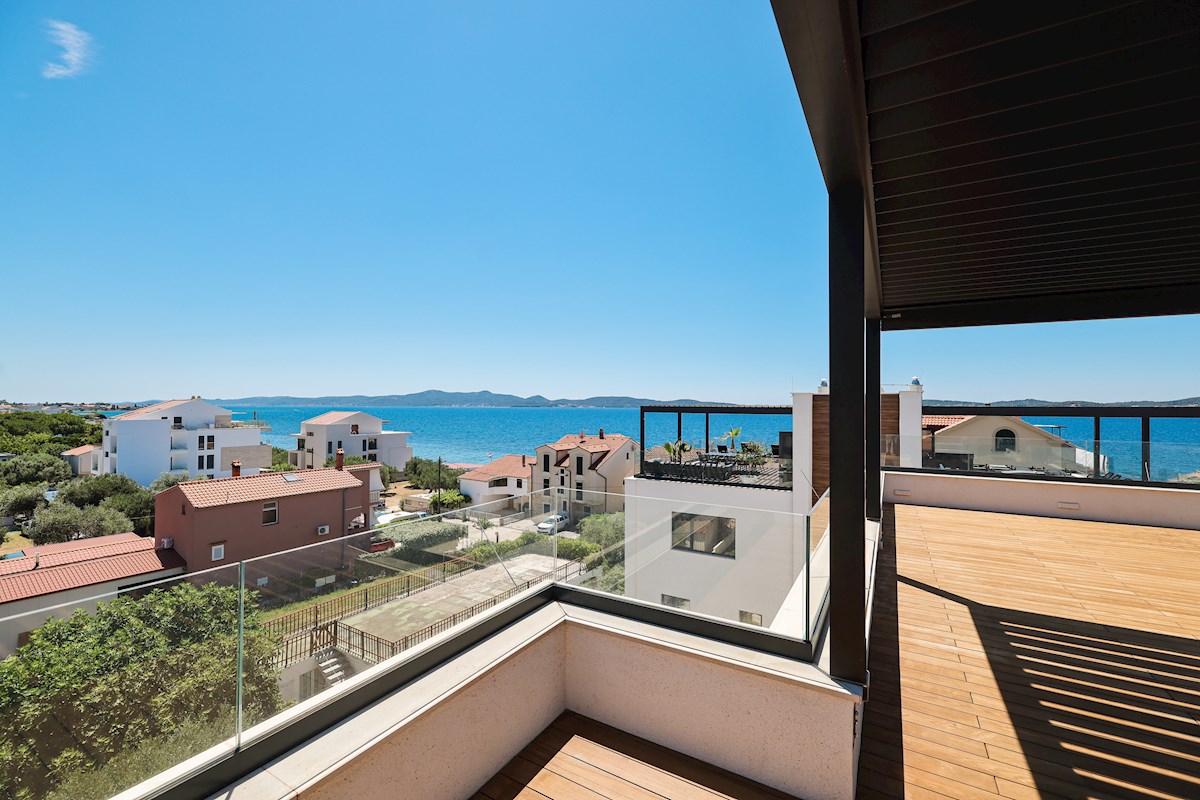 Luksuzni penthouse - zelo blizu morja, takoj vseljivo!