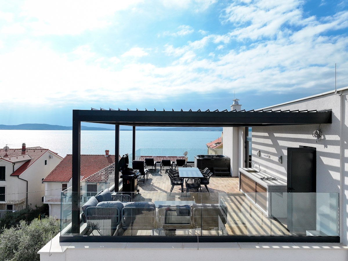 Luksuzni penthouse - zelo blizu morja, takoj vseljivo!