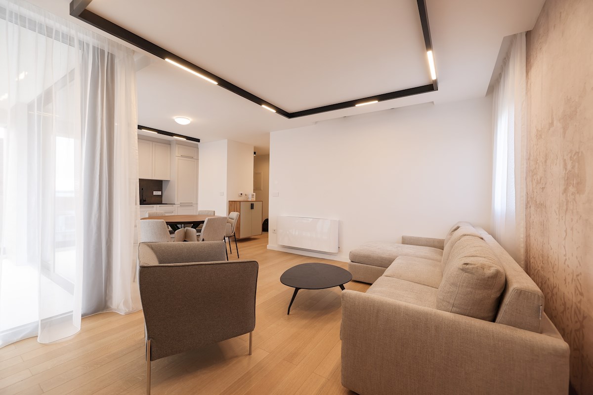 Luksuzni penthouse - zelo blizu morja, takoj vseljivo!