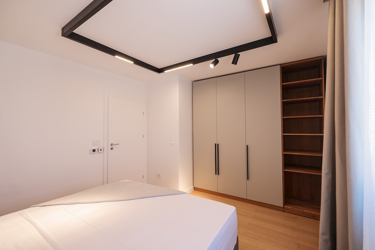 Luksuzni penthouse - zelo blizu morja, takoj vseljivo!