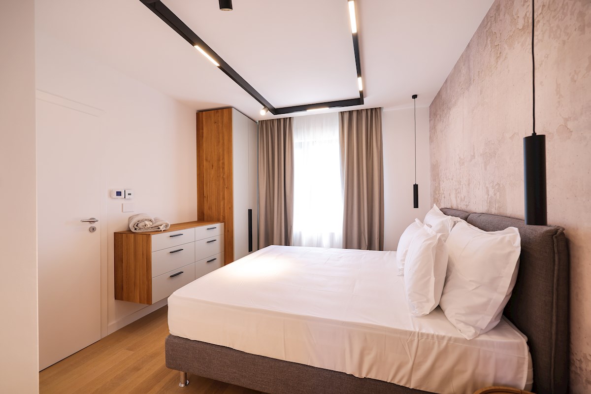 Luksuzni penthouse - zelo blizu morja, takoj vseljivo!
