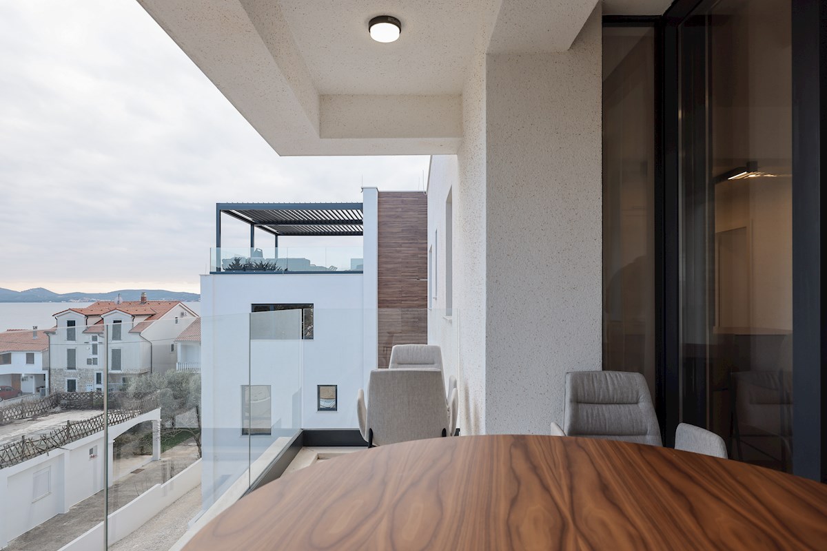 Luksuzni penthouse - zelo blizu morja, takoj vseljivo!