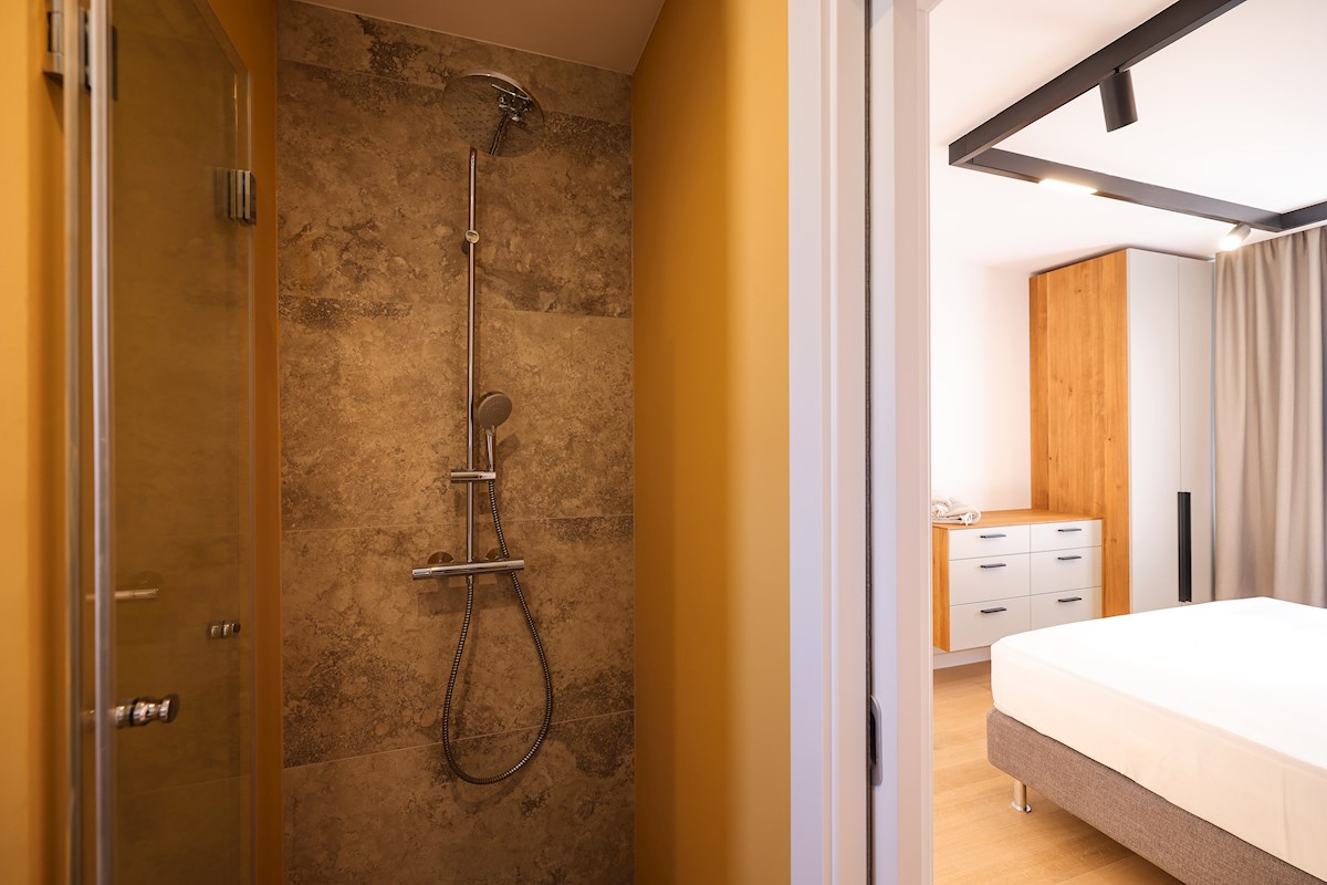 Luksuzni penthouse - zelo blizu morja, takoj vseljivo!