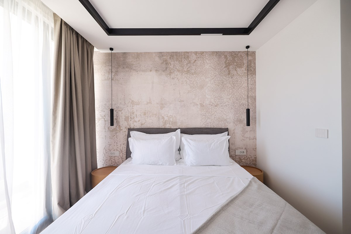 Luksuzni penthouse - zelo blizu morja, takoj vseljivo!