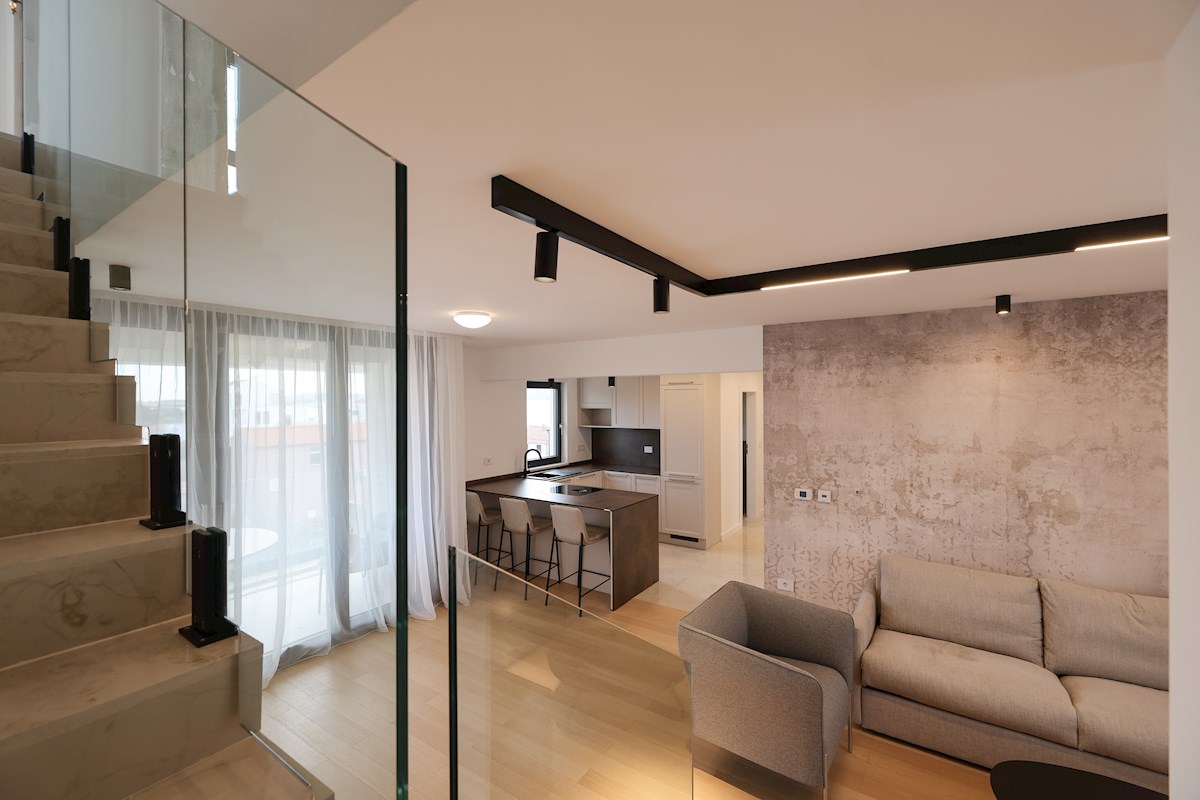 Luksuzni penthouse - zelo blizu morja, takoj vseljivo!
