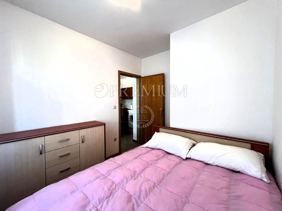 Malinska - Porat, apartma s teraso na mirni lokaciji