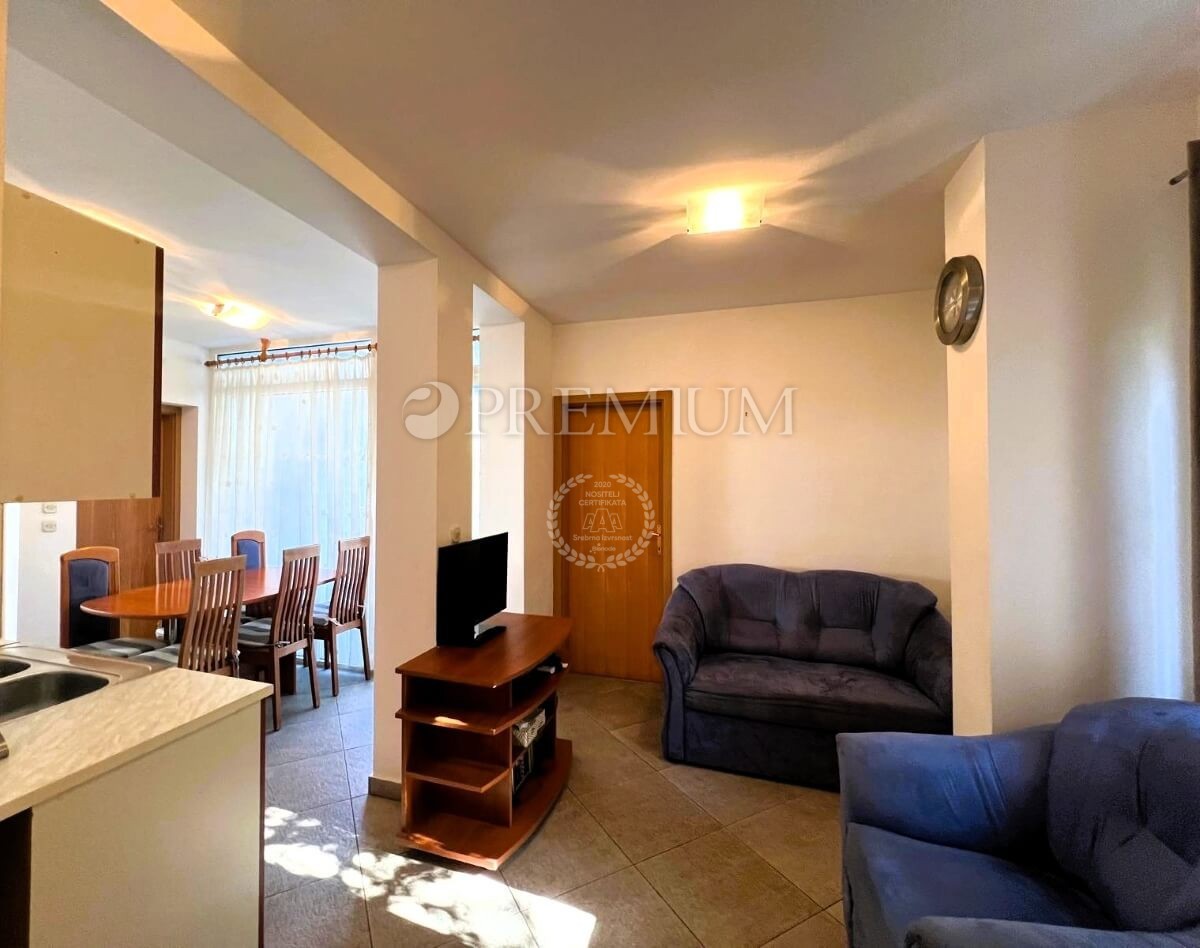 Malinska - Porat, apartma s teraso na mirni lokaciji