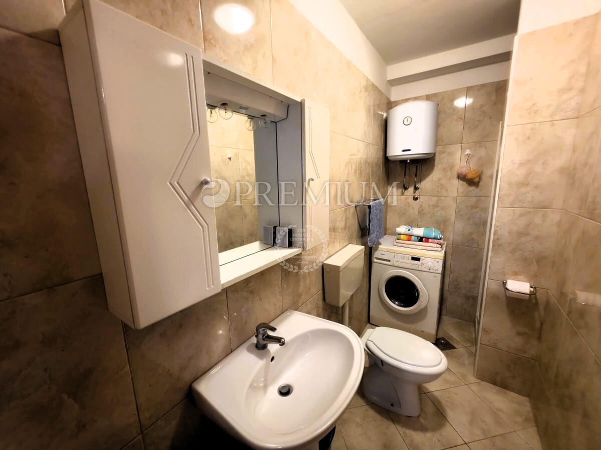Malinska - Porat, apartma s teraso na mirni lokaciji