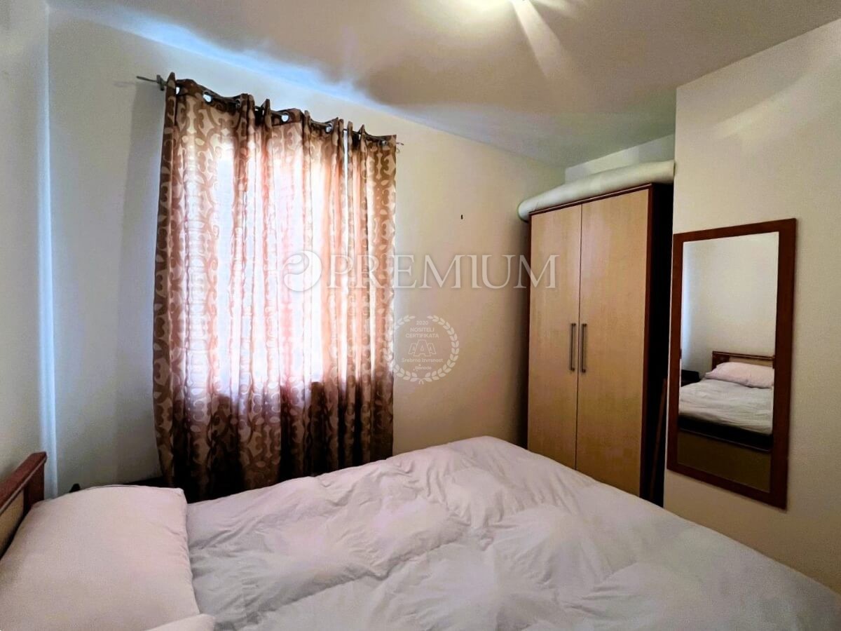 Malinska - Porat, apartma s teraso na mirni lokaciji