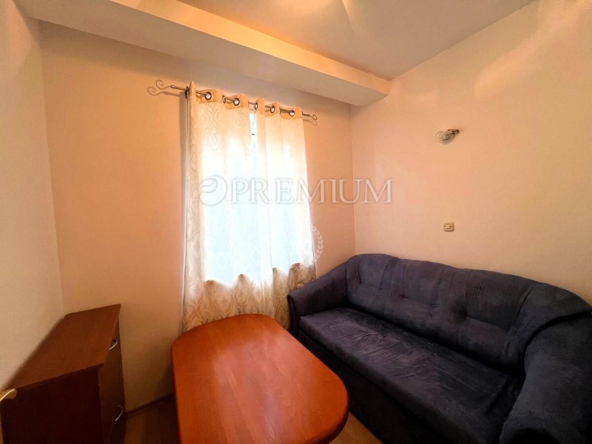 Malinska - Porat, apartma s teraso na mirni lokaciji