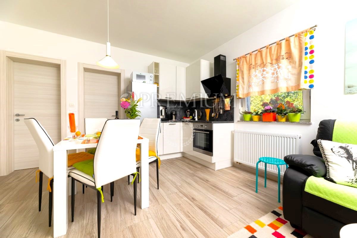 Otok Krk, Zaliv Soline – Opremljeno stanovanje na prodaj!