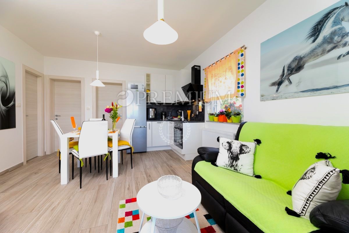 Otok Krk, Zaliv Soline – Opremljeno stanovanje na prodaj!