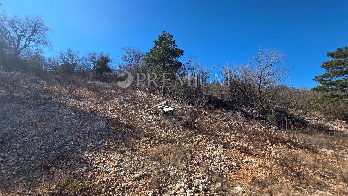 Vrbnik, otok Krk – zemljišče s pogledom na morje!
