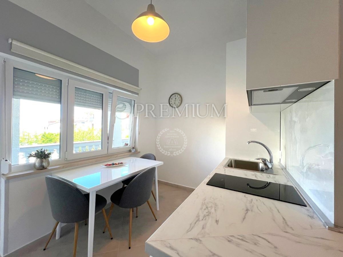 Malinska, stanovanje v pritličju z vrtom in parkirnim mestom