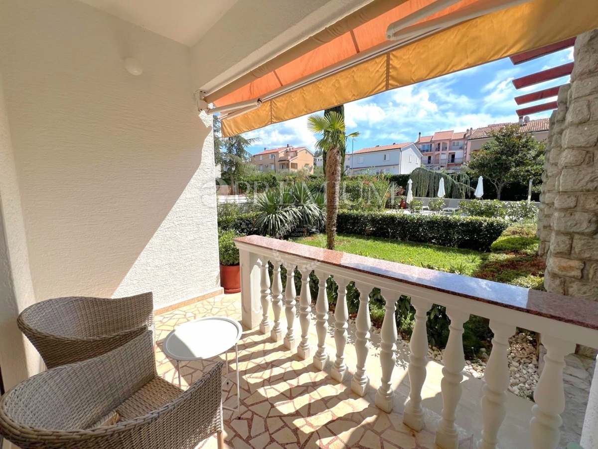 Malinska, stanovanje v pritličju z vrtom in parkirnim mestom