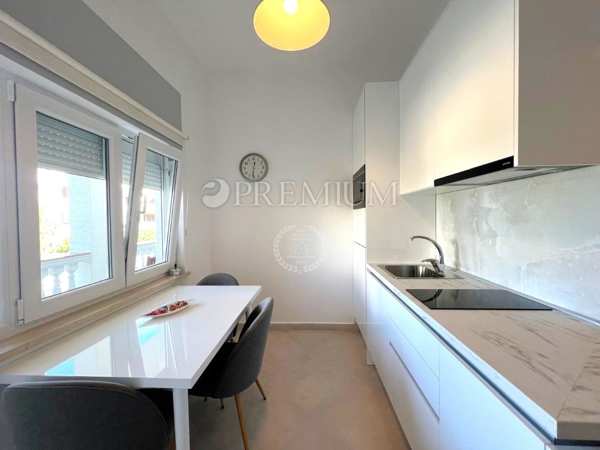 Malinska, stanovanje v pritličju z vrtom in parkirnim mestom