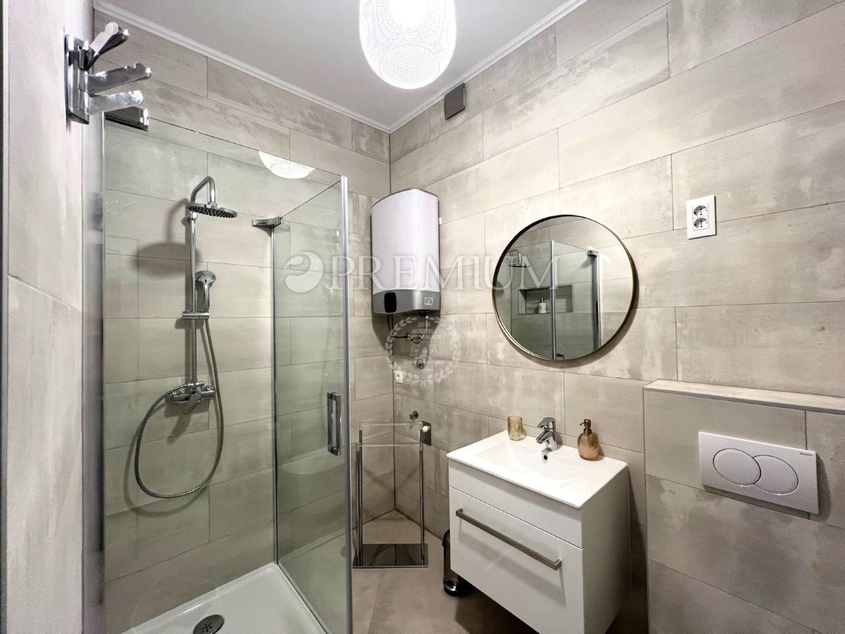 Malinska, stanovanje v pritličju z vrtom in parkirnim mestom