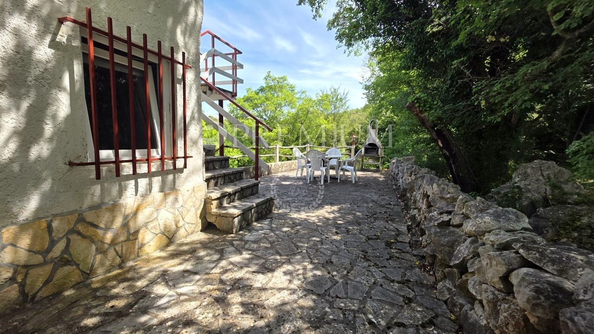 Otok Krk, kamnita hiša na izjemno mirni lokaciji!