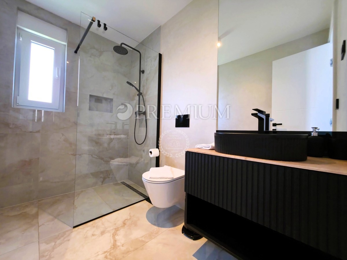 Malinska, luksuzen nov apartma z bazenom in vrtom!