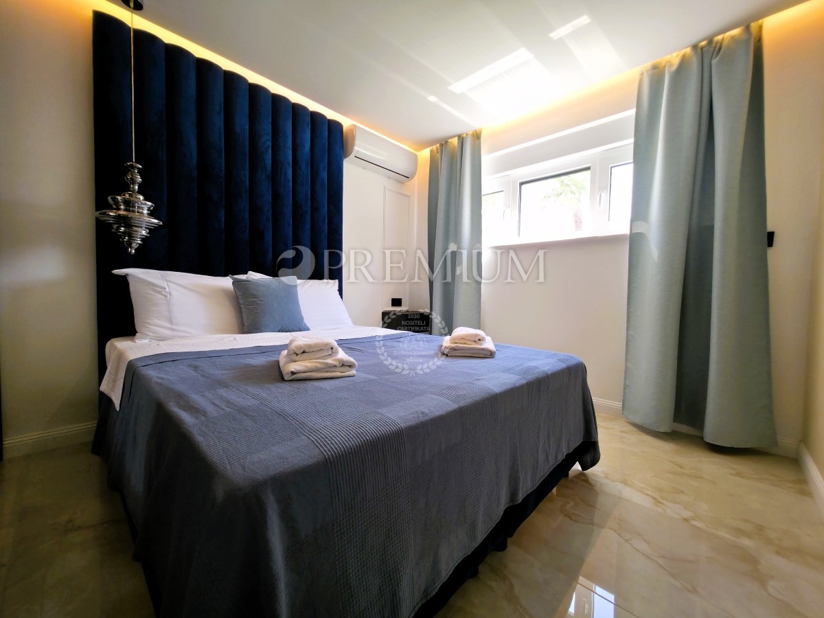 Malinska, luksuzen nov apartma z bazenom in vrtom!