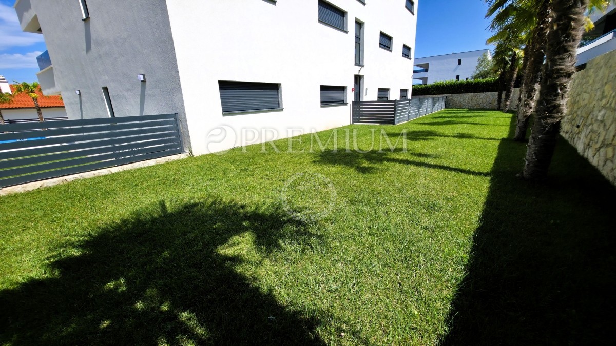 Malinska, luksuzen nov apartma z bazenom in vrtom!