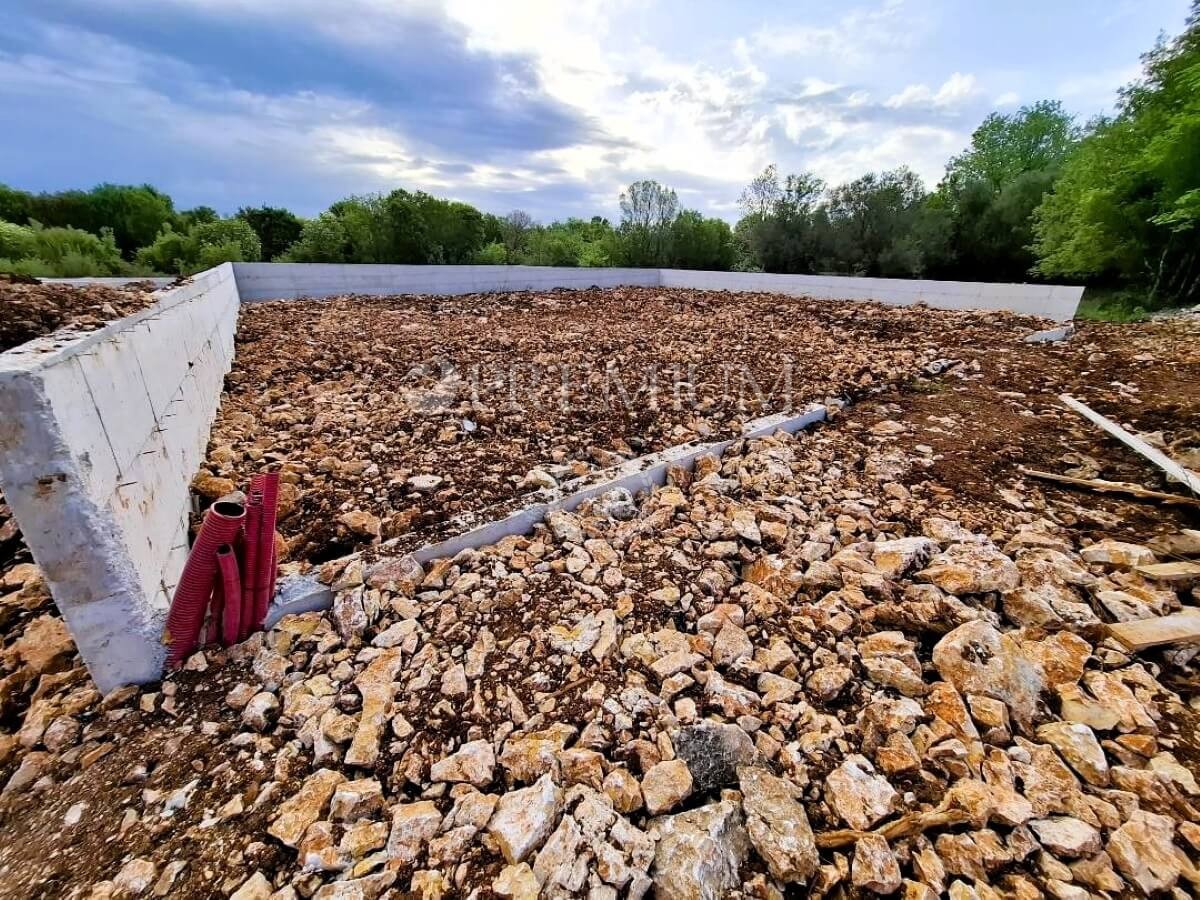 Malinska, okolica, zazidljivo zemljišče z glavnim projektom