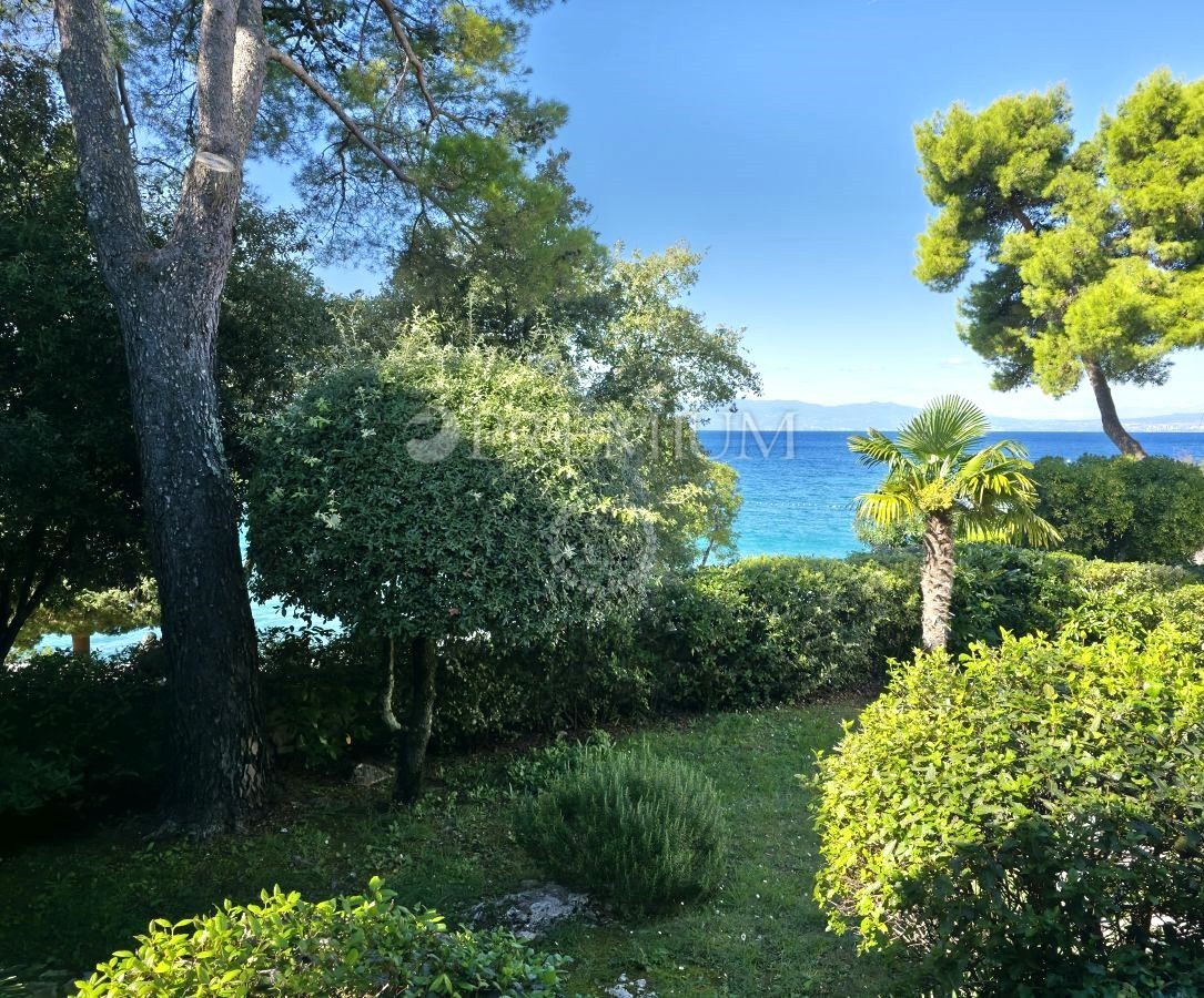 Zazidljivo zemljišče – prvi red ob morju, Malinska!