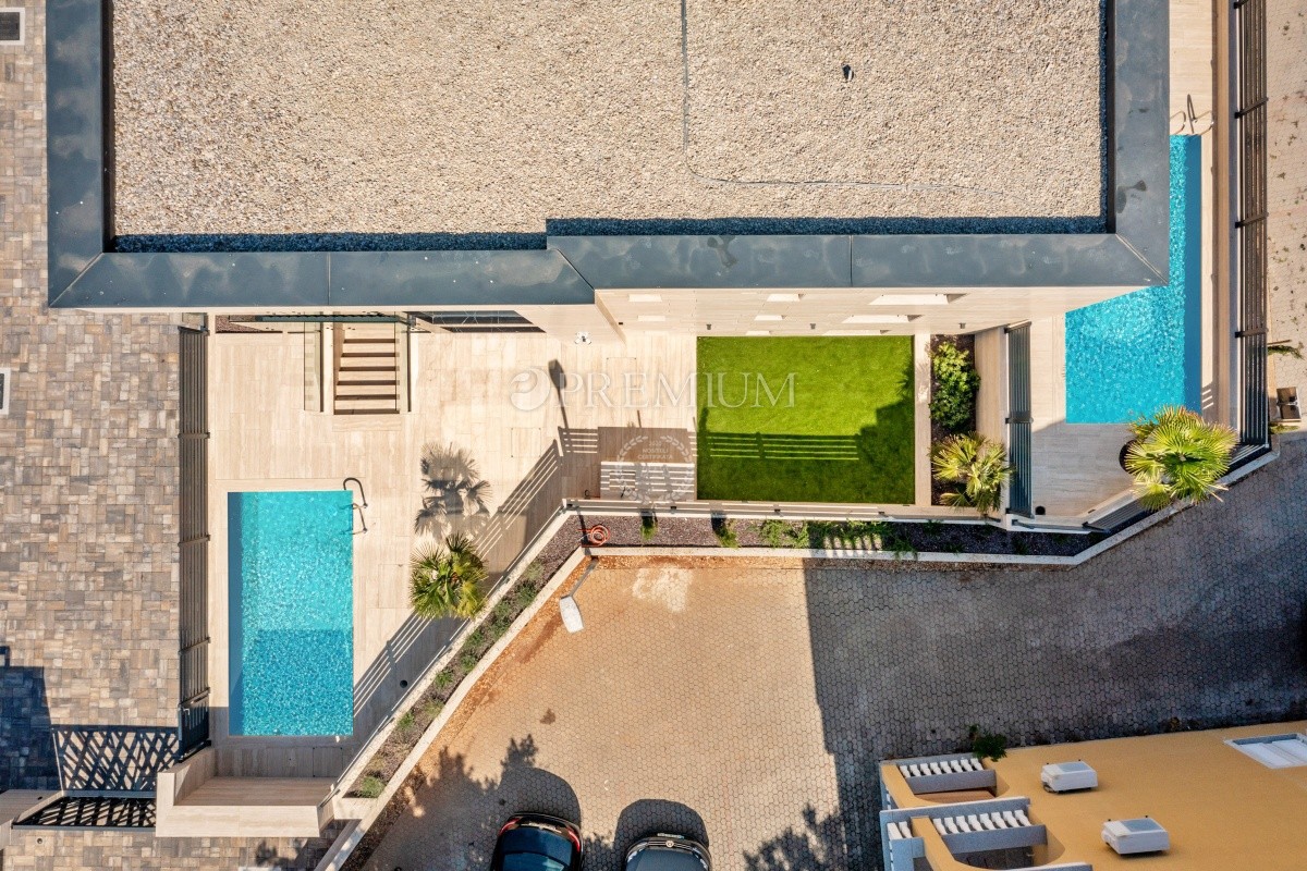 Malinska, prodaja, stanovanje v pritličju novogradnje, z vrtom in bazenom!