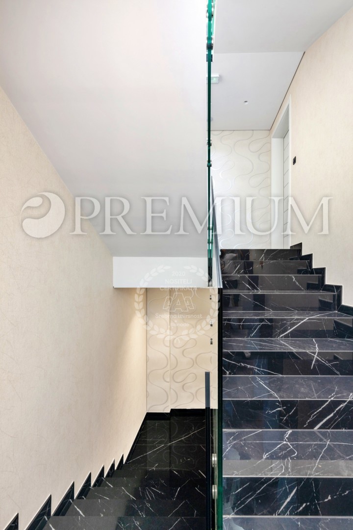 Malinska, prodaja, stanovanje v pritličju novogradnje, z vrtom in bazenom!