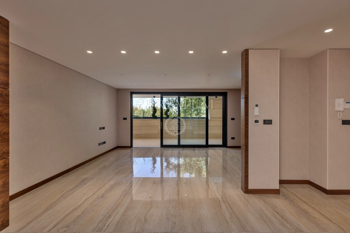 Malinska, prodaja, stanovanje v pritličju novogradnje, z vrtom in bazenom!