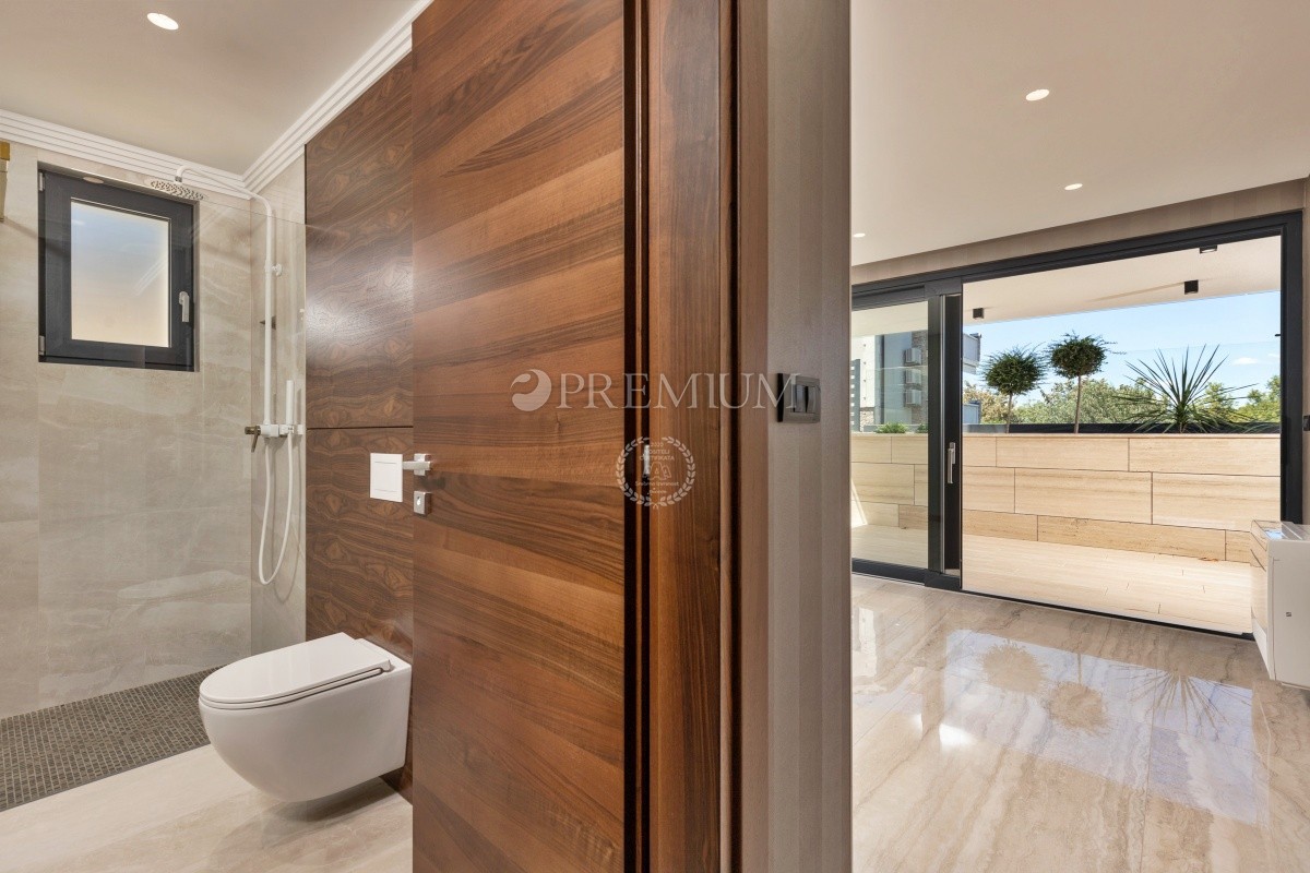 Malinska, prodaja, stanovanje v pritličju novogradnje, z vrtom in bazenom!