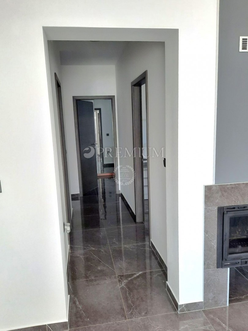 Okolica Vrbnika, samostojna hiša s bazenom!