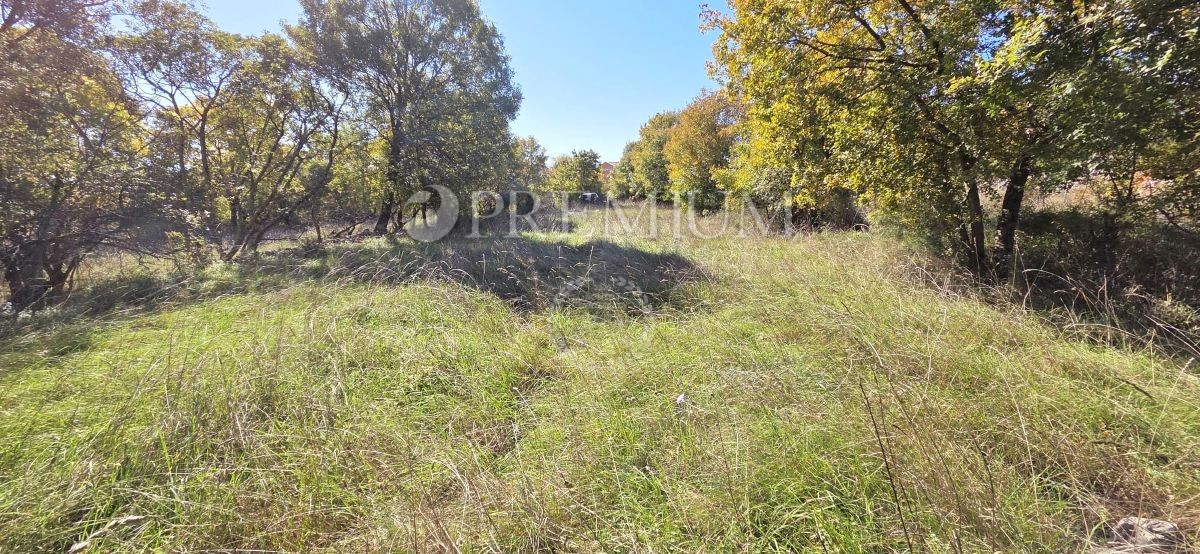 Okolica Vrbnika, zazidljivo zemljišče naprodaj – odlična priložnost za investitorje!