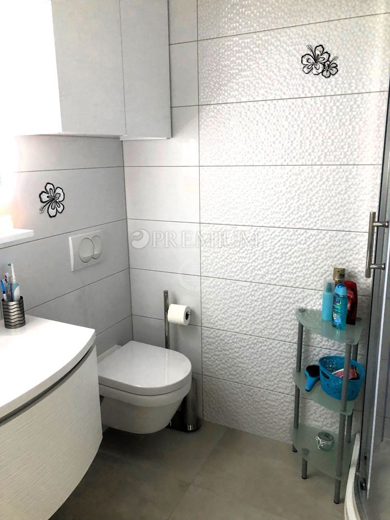 Malinska – apartma z dvema enotama in vrtom, blizu morja!