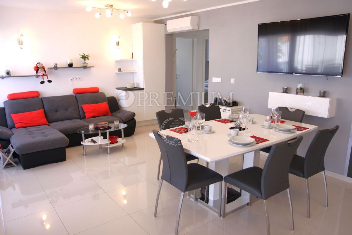 Malinska – apartma z dvema enotama in vrtom, blizu morja!