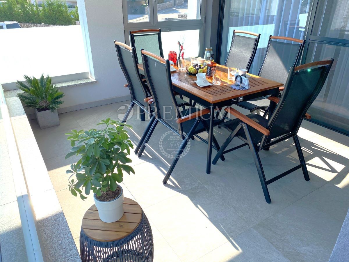 Malinska – apartma z dvema enotama in vrtom, blizu morja!