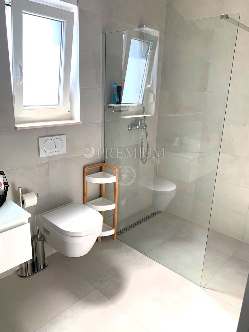 Malinska – apartma z dvema enotama in vrtom, blizu morja!