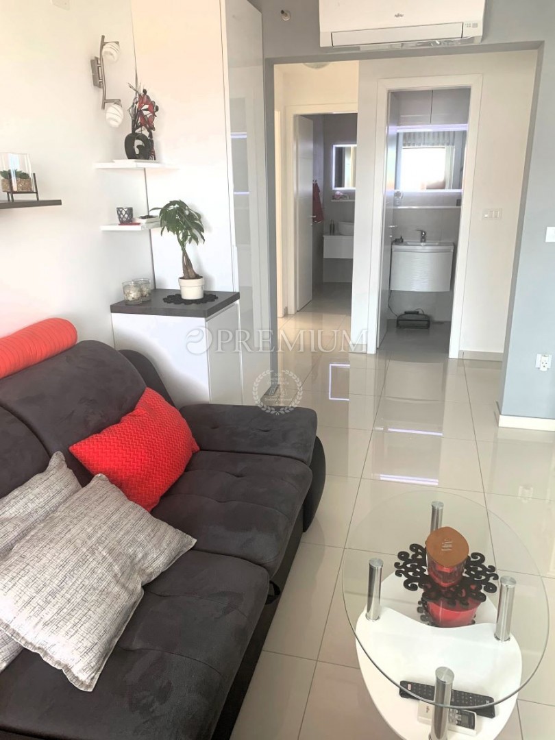 Malinska – apartma z dvema enotama in vrtom, blizu morja!