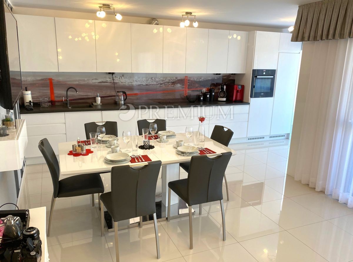 Malinska – apartma z dvema enotama in vrtom, blizu morja!