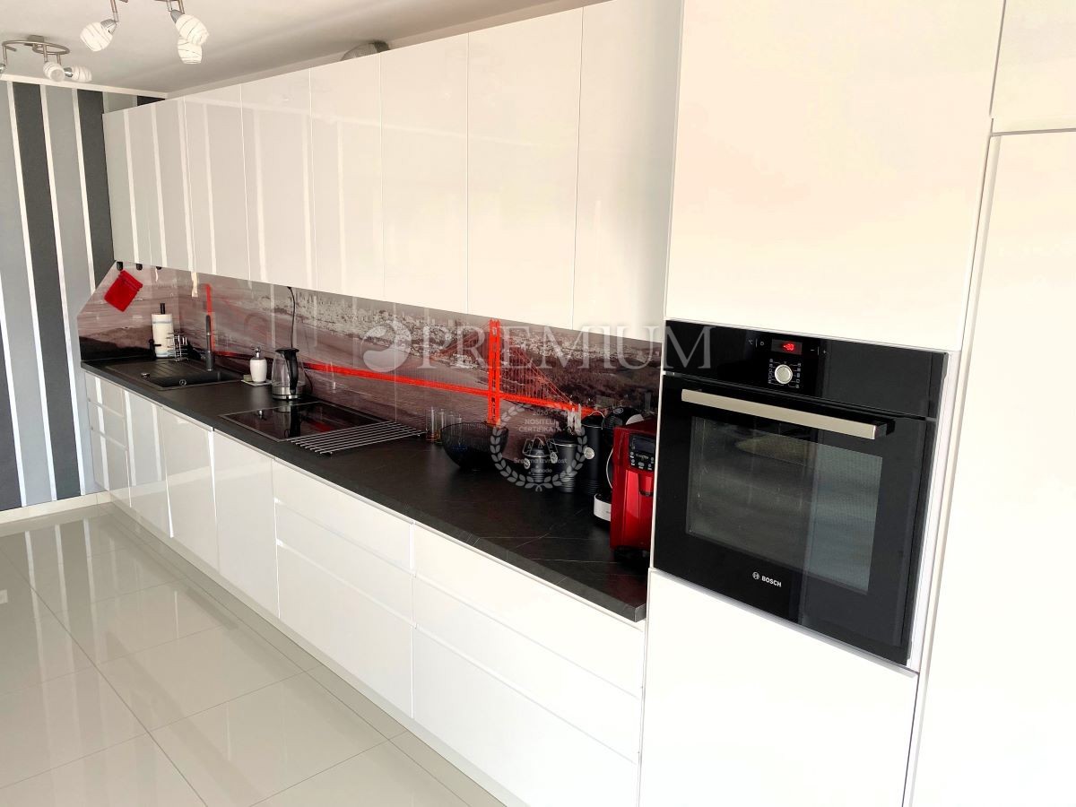 Malinska – apartma z dvema enotama in vrtom, blizu morja!