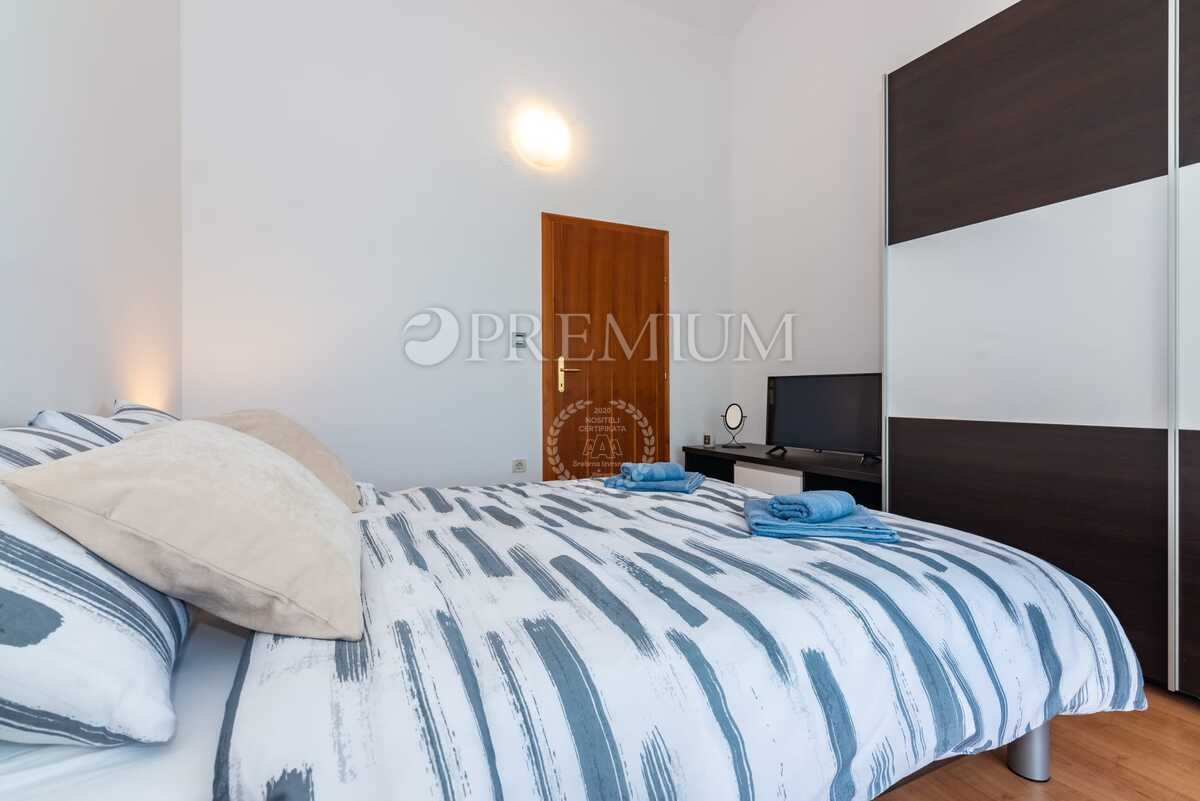 Malinska, samostojna hiša z bazenom in pogledom na morje!