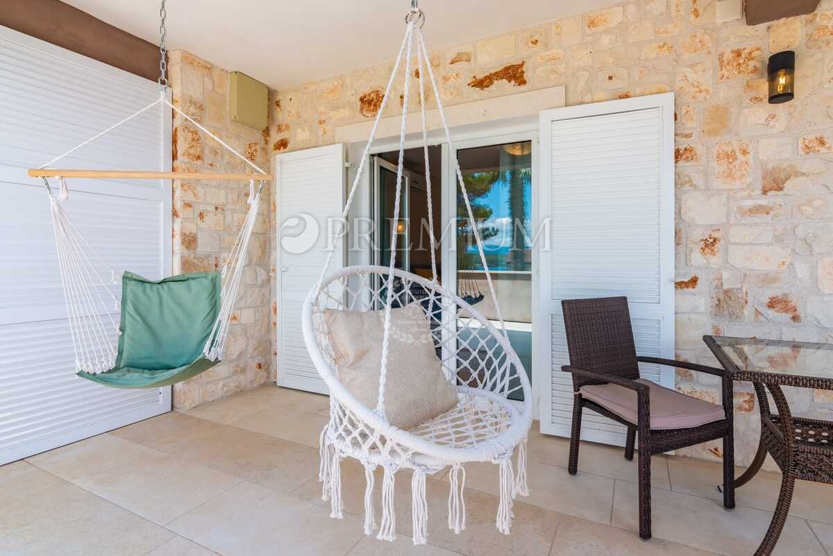 Malinska, samostojna hiša z bazenom in pogledom na morje!