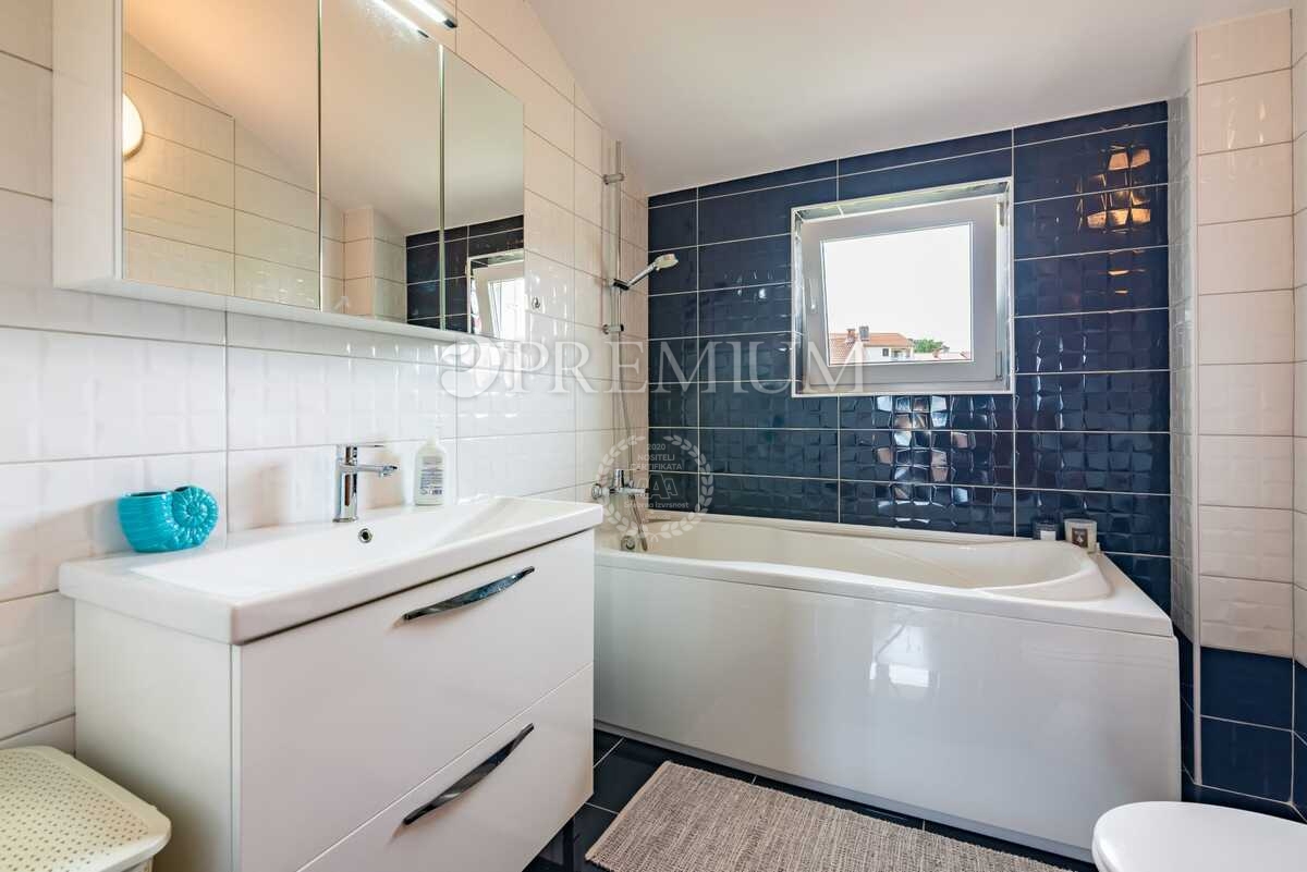 Malinska, samostojna hiša z bazenom in pogledom na morje!