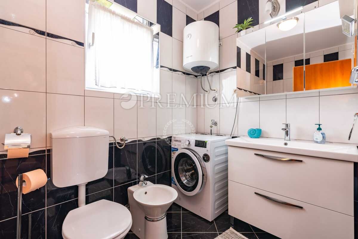 Malinska, samostojna hiša z bazenom in pogledom na morje!