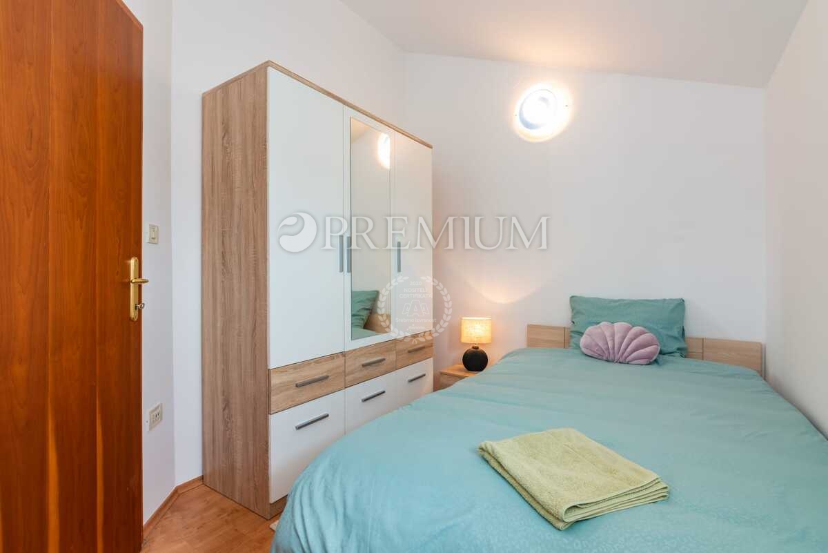 Malinska, samostojna hiša z bazenom in pogledom na morje!