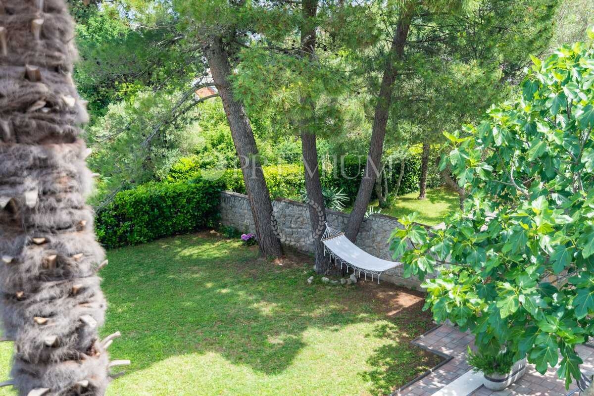 Malinska, samostojna hiša z bazenom in pogledom na morje!