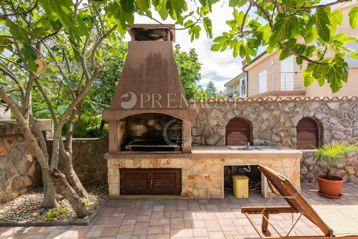 Malinska, samostojna hiša z bazenom in pogledom na morje!